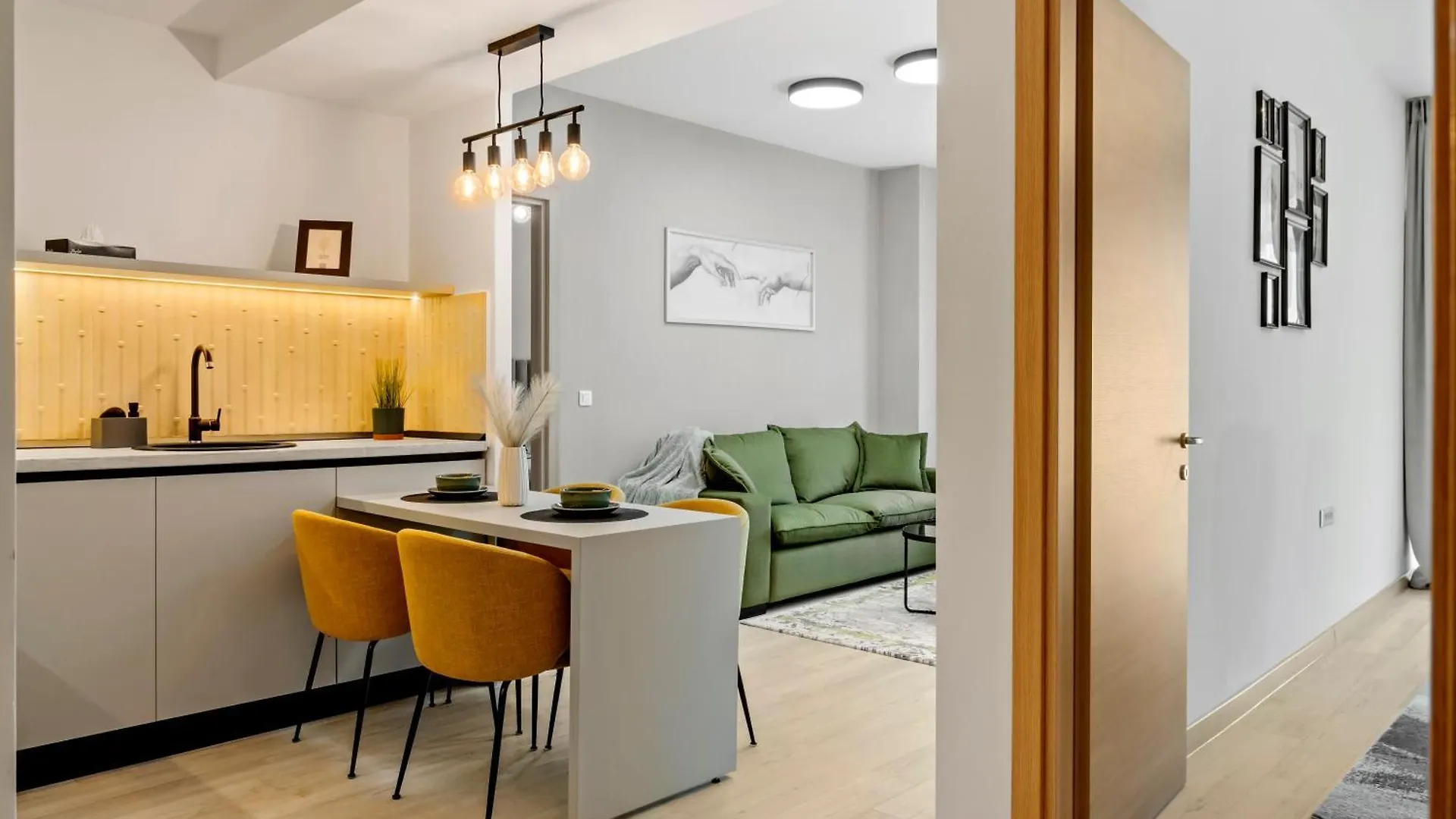 בוקרשט Rin Luxury Apartments Pool & Spa 0*,  רומניה