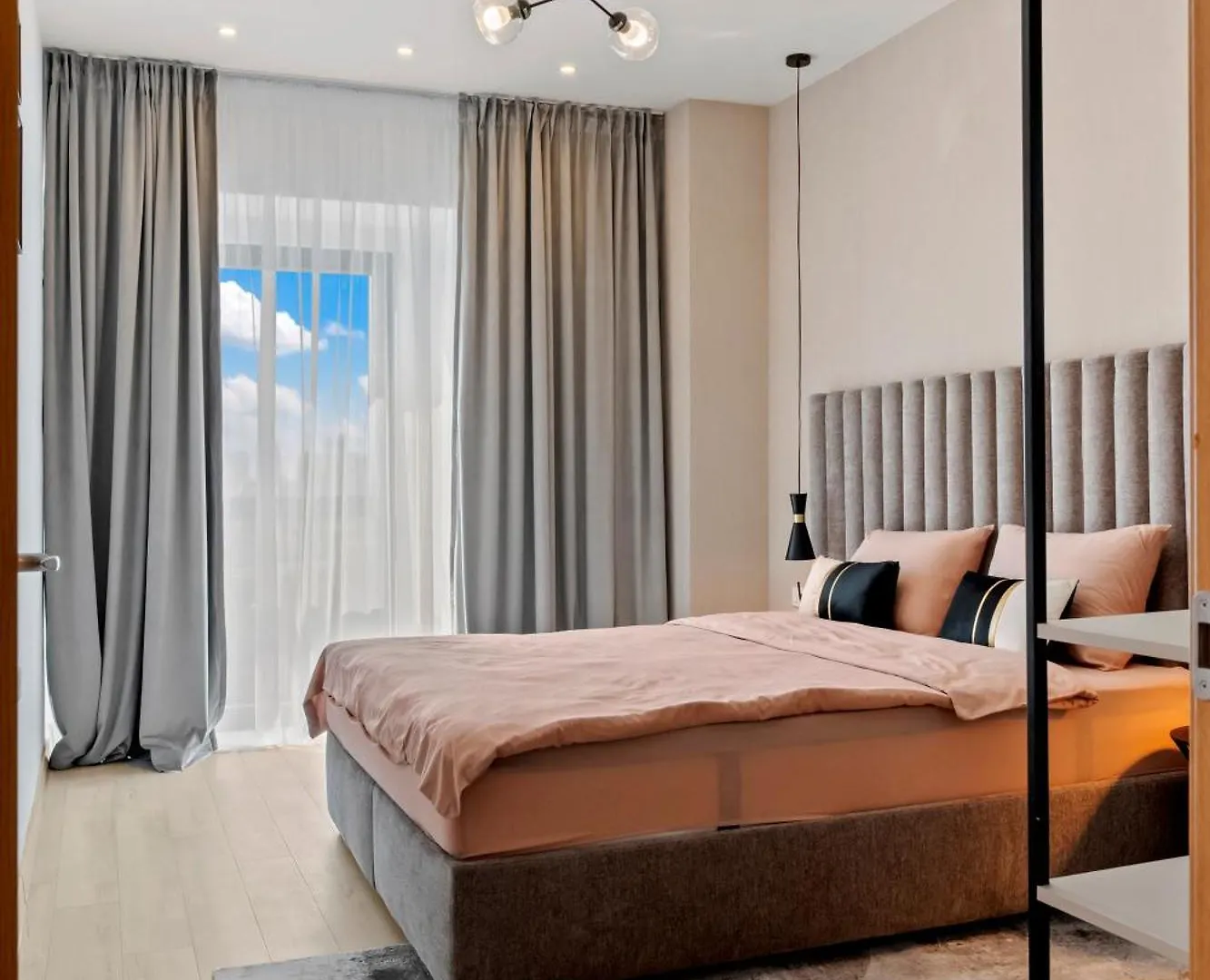 בוקרשט Rin Luxury Apartments Pool & Spa