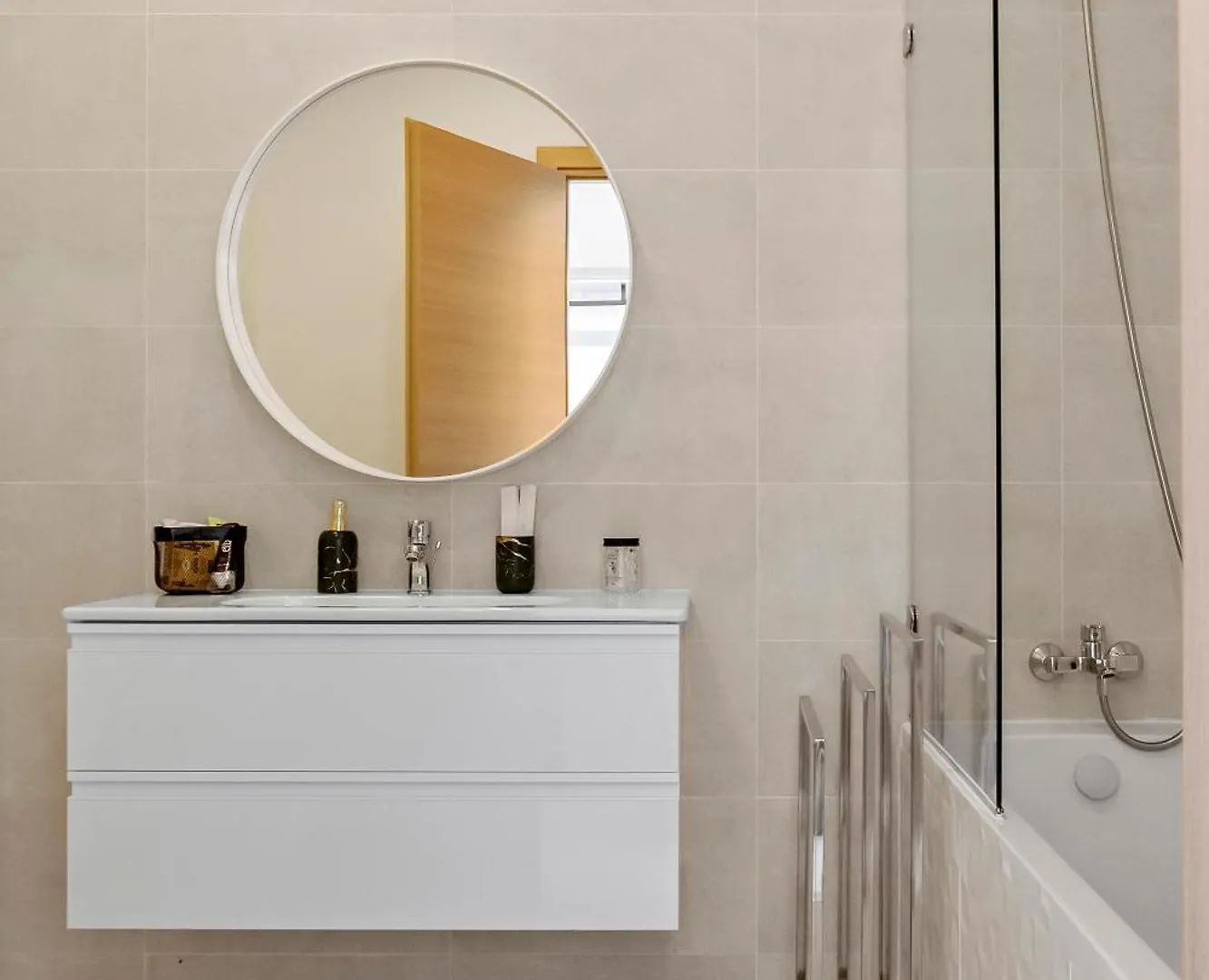 Rin Luxury Apartments Pool & Spa Bükreş