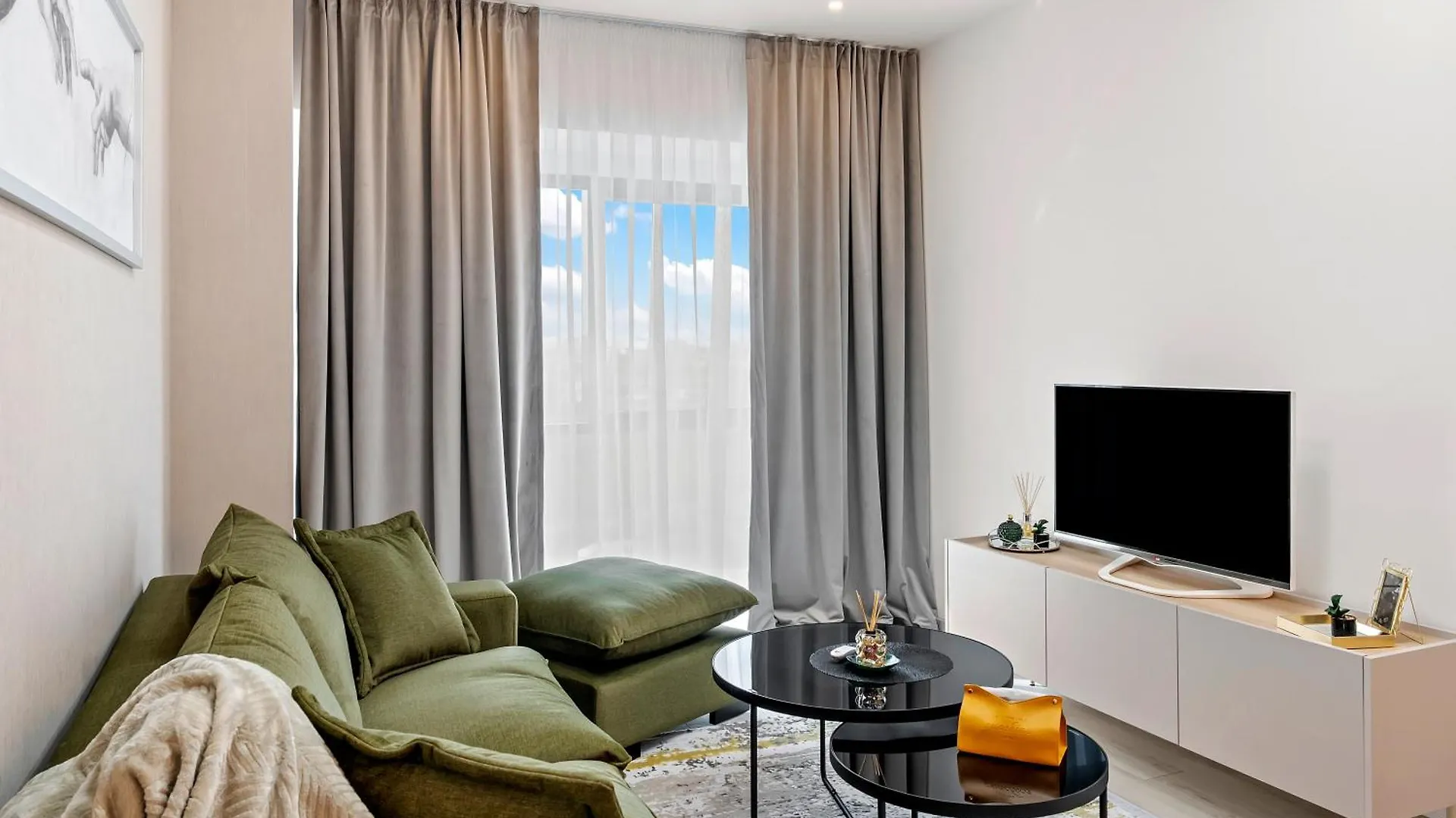 Rin Luxury Apartments Pool & Spa Bükreş