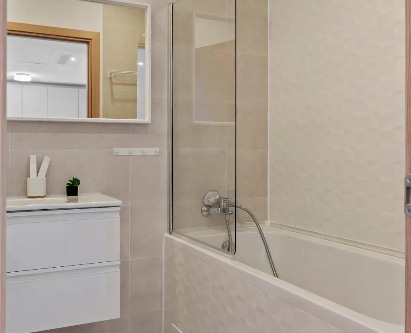 Rin Luxury Apartments Pool & Spa Bükreş